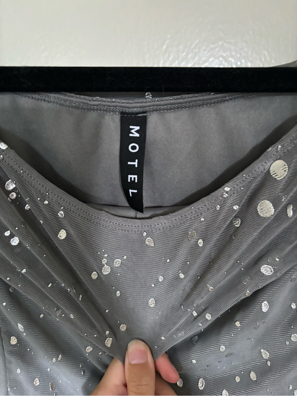 MOTEL Off-Shoulder Gray with sparkles top - Picture 3 of 3